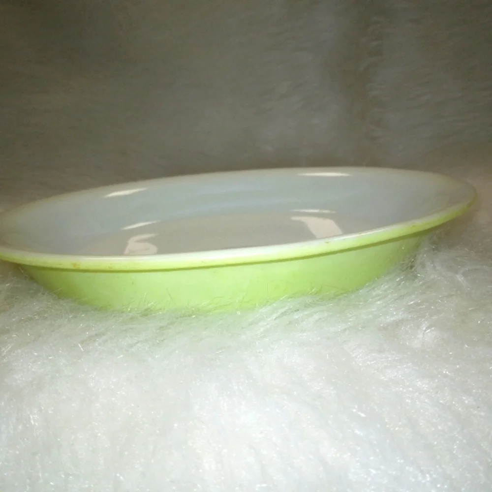 PYREX 209 Lime Green 8.5 inch pie plate